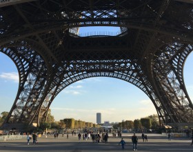 El atrio de la Torre Eiffel