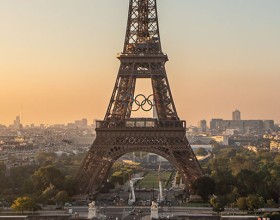 Foto de la Torre Eiffel con los anillos olímpicos
