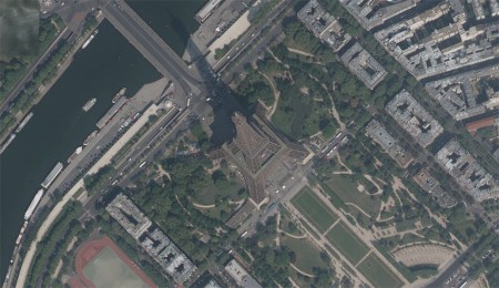 La Torre Eiffel vista desde el cielo en 2011