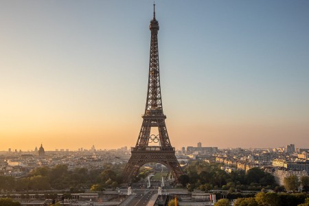 Foto de la Torre Eiffel con los anillos olímpicos