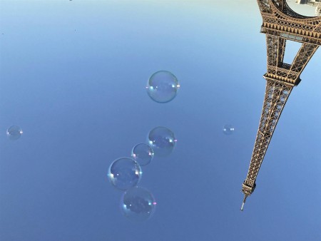 Foto de la Torre Eiffel al revés