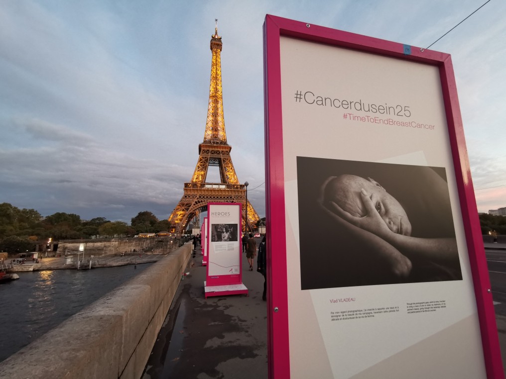 La iluminación rosa por el Octubre rosa