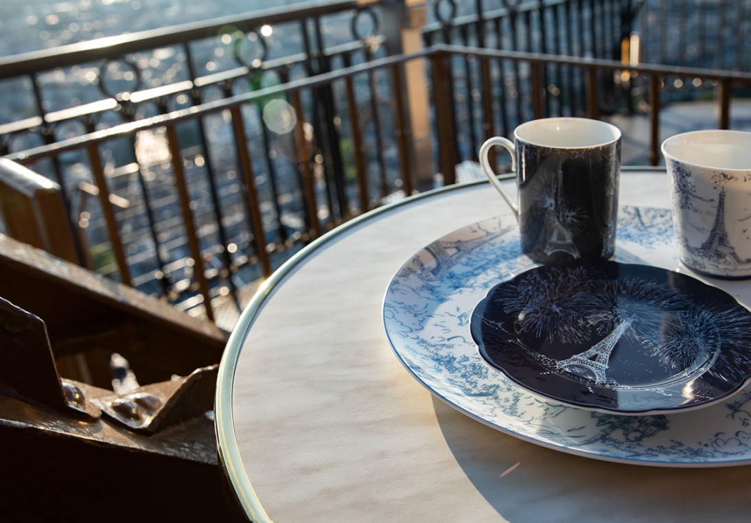Foto de la taza y los platos Torre Eiffel x Bernardaud
