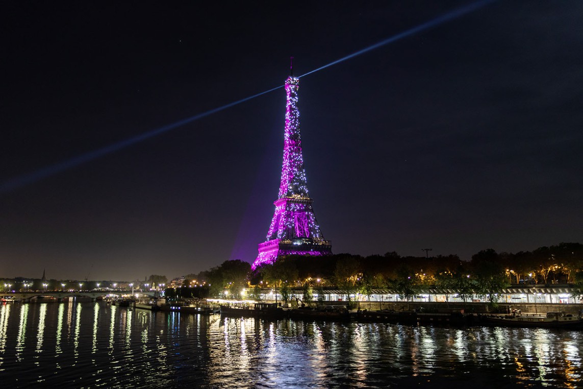 La iluminación rosa por el Octubre rosa