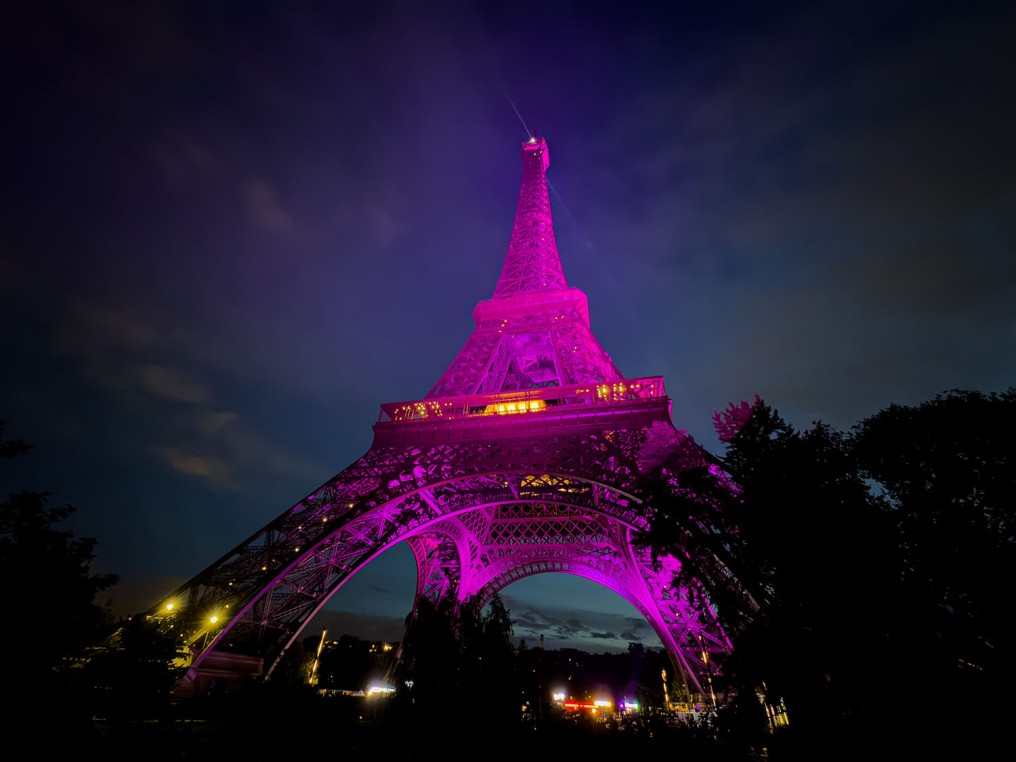 La iluminación rosa por el Octubre rosa